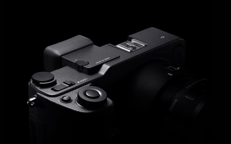 SIGMA sd Quattro Kamera Spiegellose Systemkamera Vorderansicht Produktabbildung 1280x800px