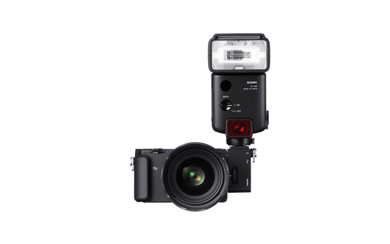 SIGMA fp Kamera Spiegellose Systemkamera Produktbild Blitz Zubehör